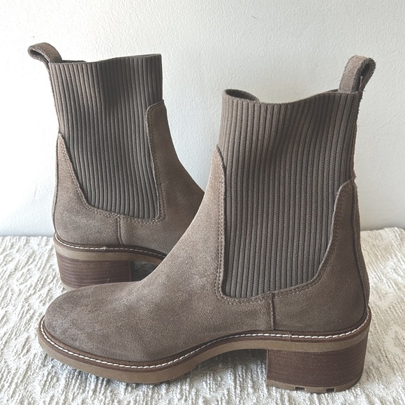 Steve Madden Shoes - Steve Madden EUC Kiley Chelsea Suede Ankle Boots